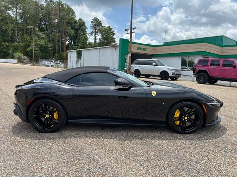 Used 2025 Ferrari Roma Spider RWD image 10