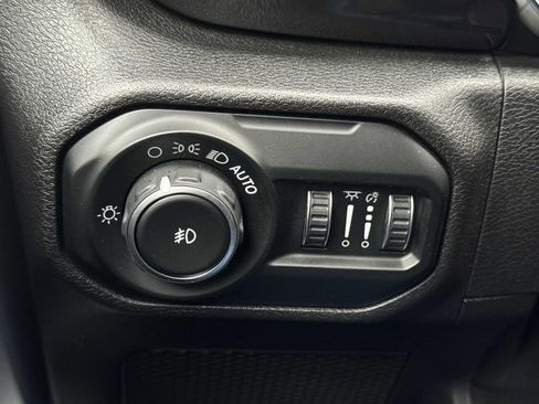 Used 2020 Jeep Wrangler Unlimited Sahara AWD/4WD image 27