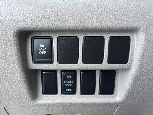 Used 2015 Nissan Quest SV image 18