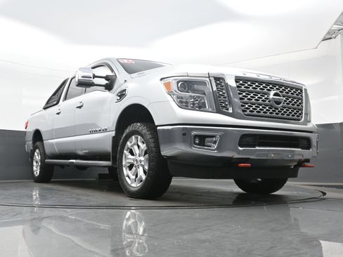 Used 2016 Nissan Titan SL image 27