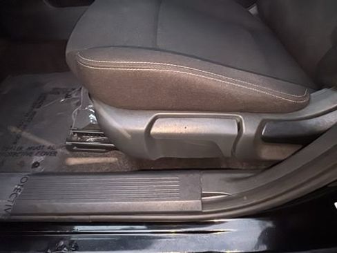 Used 2024 Nissan Rogue S image 29