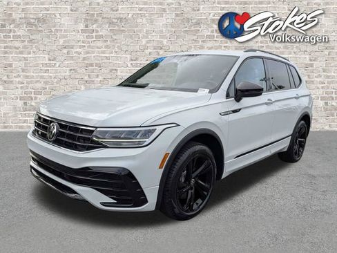 Certified 2023 Volkswagen Tiguan SE R-Line FWD image 8