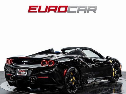 Used 2022 Ferrari F8 Tributo image 6