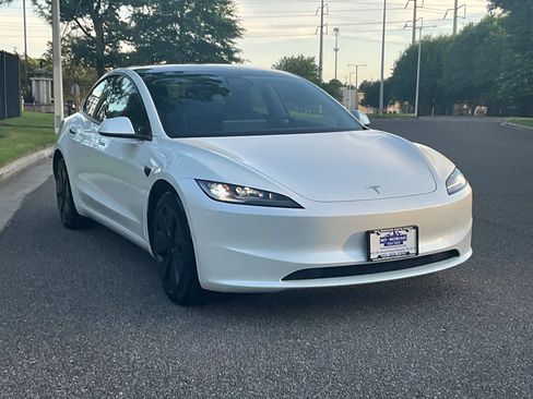 Used 2025 Tesla Model 3 RWD image 3