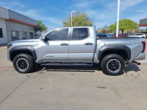 Used 2024 Toyota Tacoma TRD Off-Road image 3
