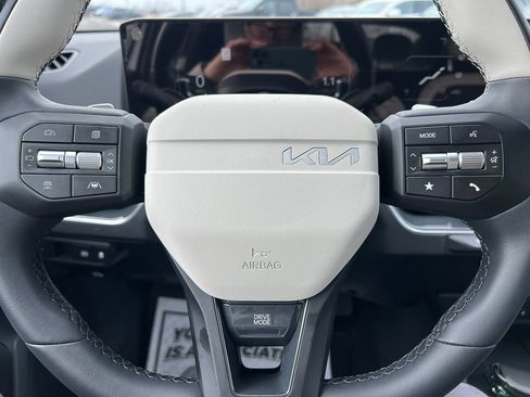 Used 2025 Kia K4 GT-Line w/ GT-Line Premium Package image 18