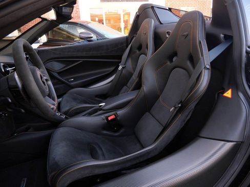 Used 2023 McLaren 720S Performance image 20