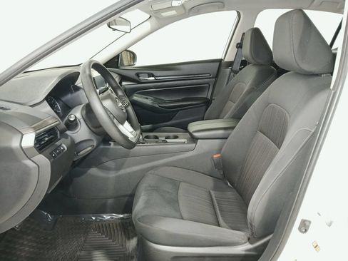 Used 2025 Nissan Altima 2.5 SV FWD image 9