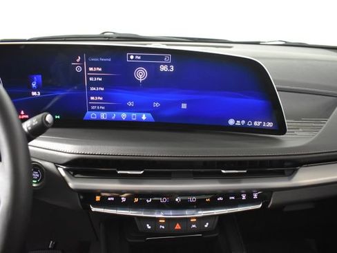 Used 2025 Cadillac XT4 Premium Luxury w/ Cold Weather Package image 18