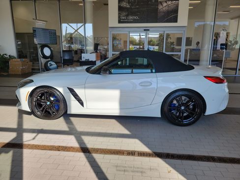 Used 2024 BMW Z4 M40i w/ Premium Package RWD image 8