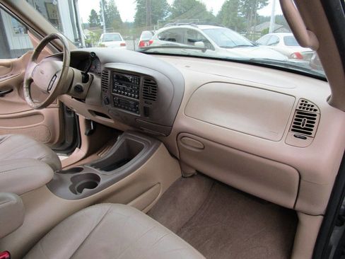 Used 1999 Ford Expedition XLT image 16