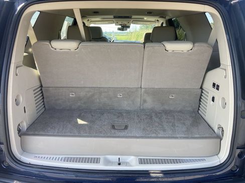 Certified 2020 Cadillac Escalade Premium Luxury AWD/4WD image 35