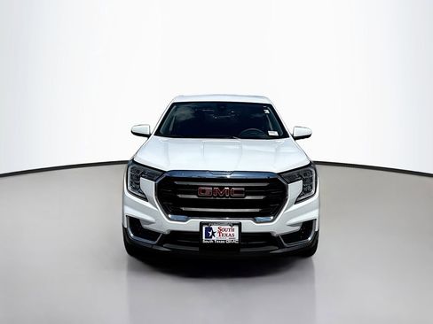 Used 2022 GMC Terrain SLE w/ LPO, Floor Liner Package FWD image 2