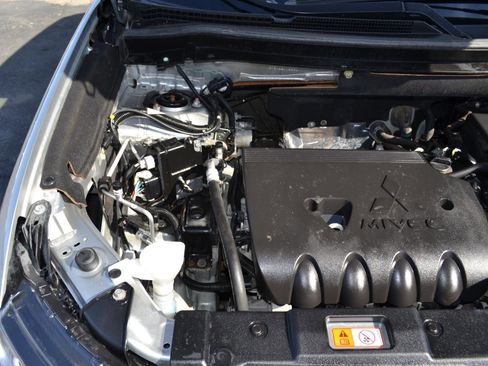 Used 2018 Mitsubishi Outlander SE image 54