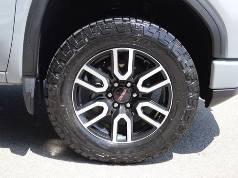 Used 2024 GMC Sierra 1500 AT4 w/ Technology Package AWD/4WD image 12