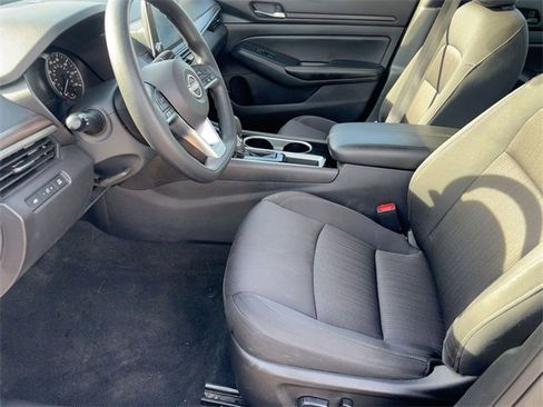 Used 2024 Nissan Altima 2.5 SV image 12