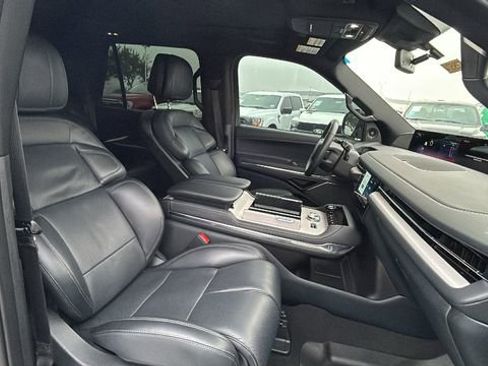 Used 2025 Lincoln Navigator Reserve w/ Jet Appearance Package image 11
