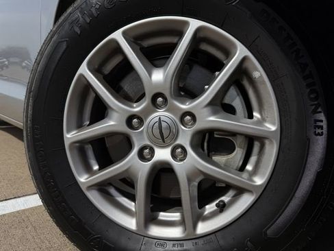 Used 2023 Chrysler Voyager LX image 9