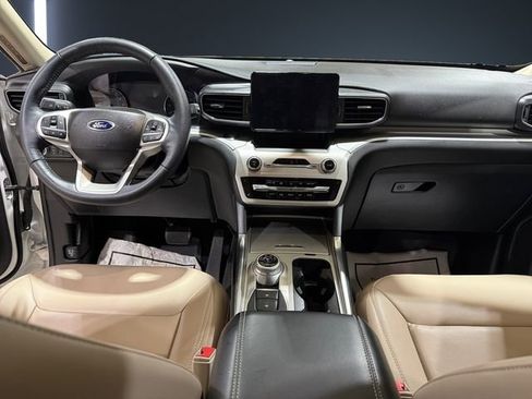 Used 2022 Ford Explorer XLT w/ Equipment Group 202A image 10