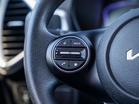 Used 2025 Kia Soul LX w/ LX Technology Package FWD image 25