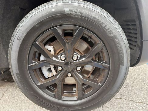 Used 2024 Jeep Grand Cherokee L Laredo image 11