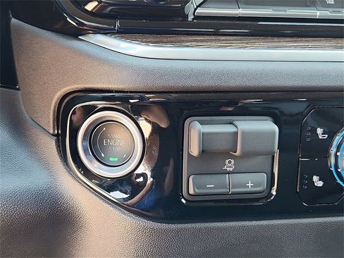 New 2025 GMC Sierra 2500 SLE w/ SLE Value Package; image 15