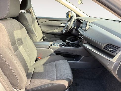 Used 2024 Nissan Rogue SV image 15