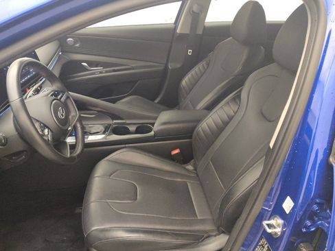 Used 2023 Hyundai Elantra Limited image 17
