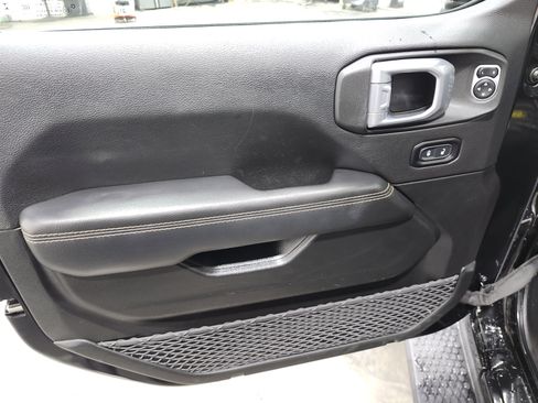 Used 2022 Jeep Wrangler Unlimited Sahara image 28