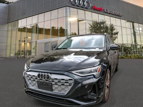 Used 2024 Audi Q8 e-tron Premium Plus image 1