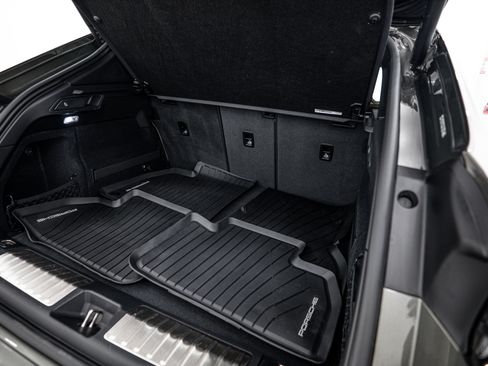 Certified 2025 Porsche Macan 4S Electric AWD/4WD image 26
