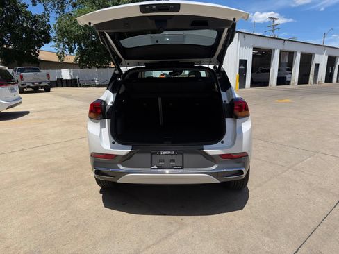 Used 2023 Buick Encore GX Essence w/ Experience Buick Package FWD image 33