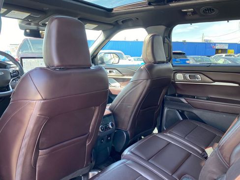 Used 2025 Ford Explorer Platinum AWD/4WD image 18