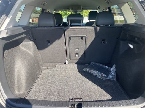 Used 2024 Volkswagen Taos SE image 12