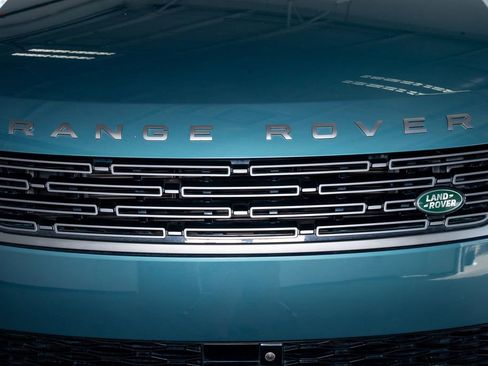 Used 2023 Land Rover Range Rover Sport SE AWD/4WD image 16