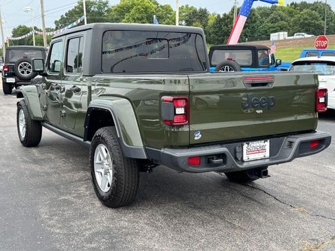Used 2022 Jeep Gladiator Sport AWD/4WD image 6