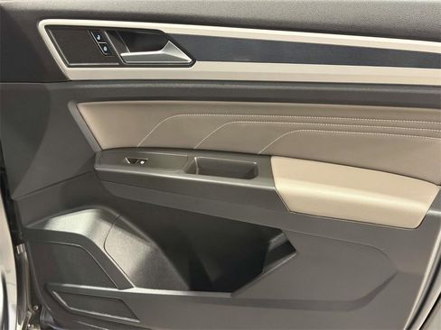 Used 2023 Volkswagen Atlas SEL R-Line image 9