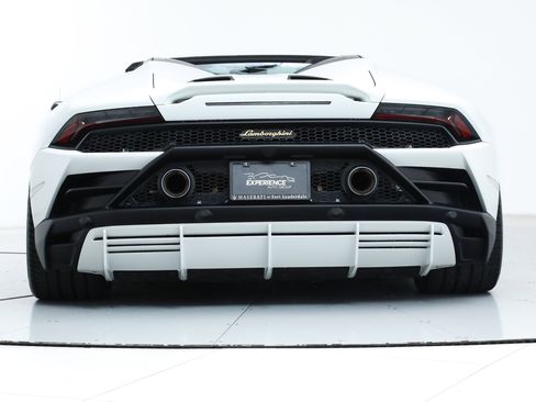 Used 2024 Lamborghini Huracan EVO image 7