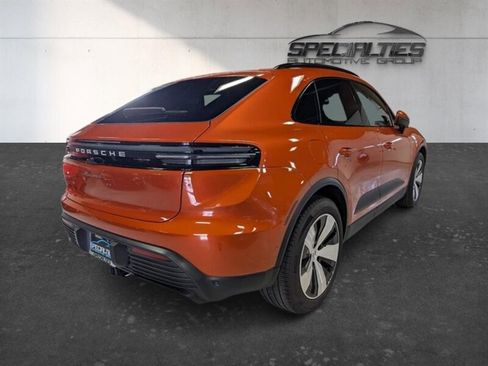 Used 2024 Porsche Macan 4 Electric w/ Sport Chrono Package AWD/4WD image 10