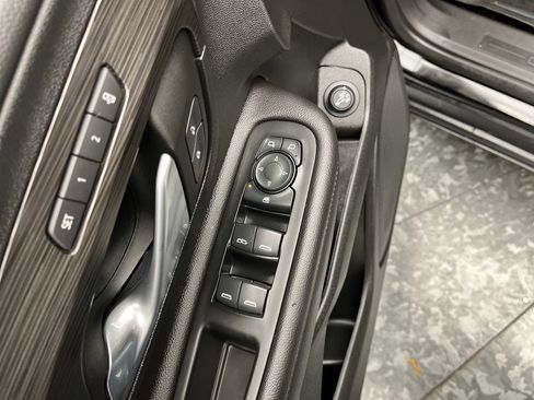 Certified 2022 GMC Terrain SLT w/ Tech Package image 9