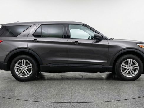 Used 2024 Ford Explorer XLT w/ Equipment Group 202A image 11