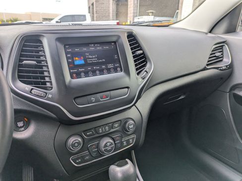 Used 2019 Jeep Cherokee Latitude Plus image 15