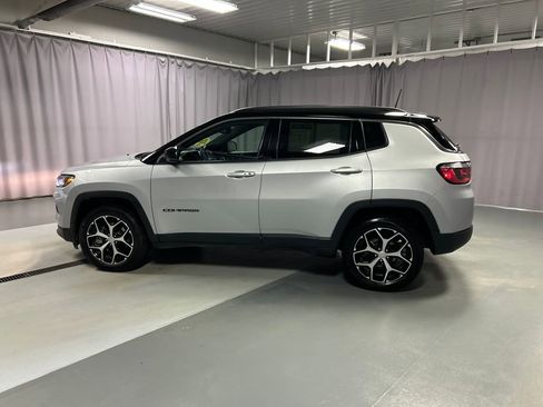Used 2024 Jeep Compass Limited AWD/4WD image 4