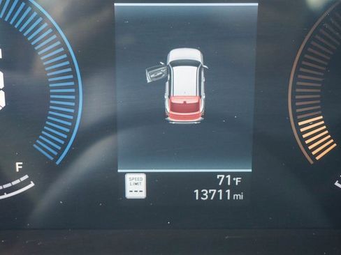 Used 2025 Hyundai Kona SEL image 21