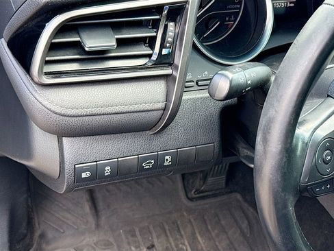 Used 2020 Toyota Camry SE image 11