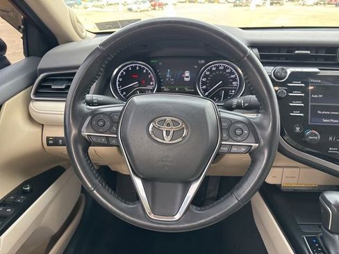 Used 2020 Toyota Camry XLE image 23