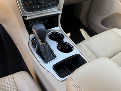 Used 2017 Jeep Grand Cherokee Limited w/ Luxury Group II RWD image 19