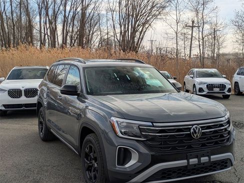 New 2025 Volkswagen Atlas Peak Edition SE image 1