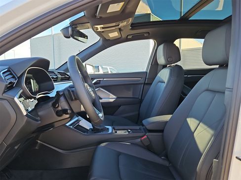 New 2025 Audi Q3 2.0T Premium image 16