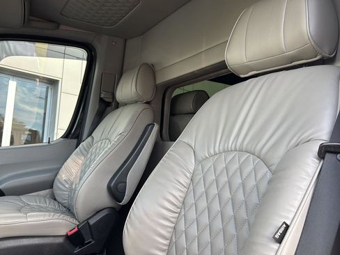 Used 2018 Mercedes-Benz Sprinter 3500 image 27